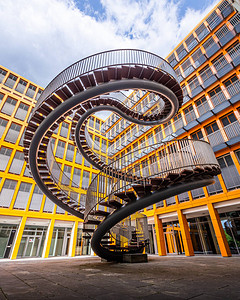 慕尼黑建筑雕塑中的无尽阶梯高品质图片