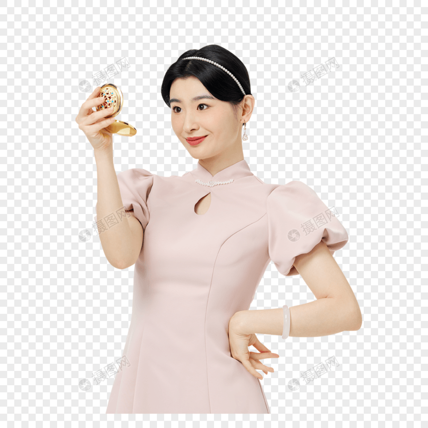 女性身穿新中式礼服照镜子图片