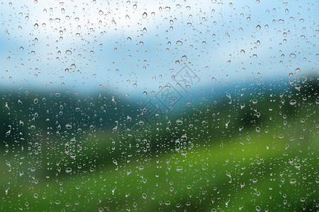 蒙胧窗外雨滴背景设计图片
