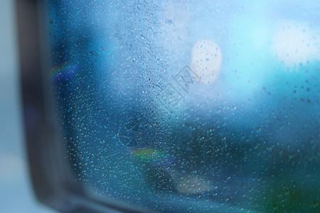 公交车车窗窗外雨滴背景设计图片