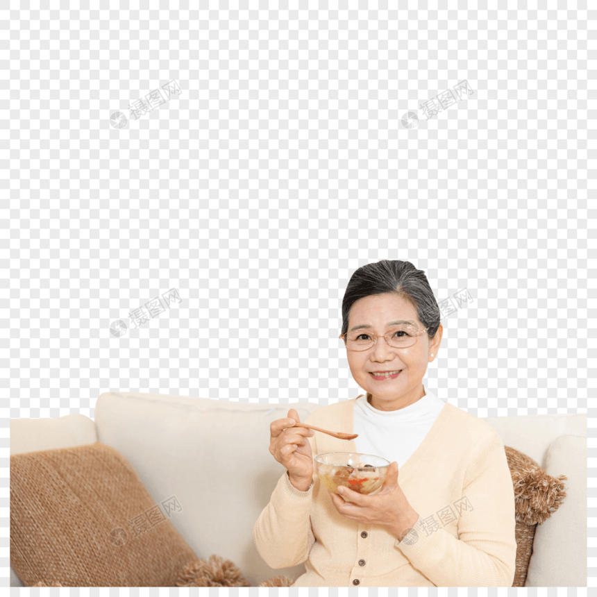 老奶奶居家养生喝银耳汤图片