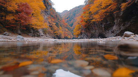 秋日景色山河湖泊倒影图片