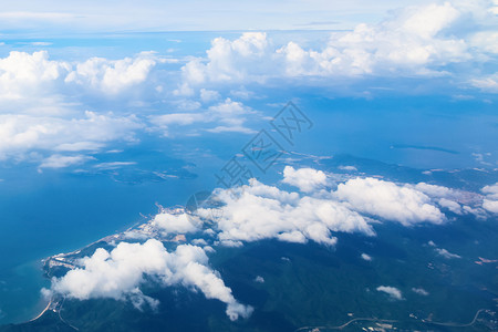 飞机上的景色机上拍蓝天白云的天空背景