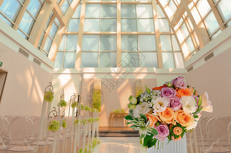 鲜花环绕教堂教堂婚礼背景