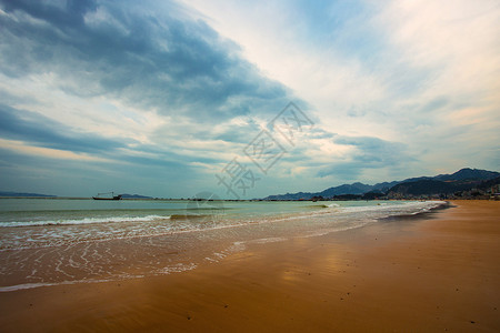 小鱼山海边背景