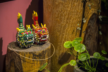 中国传统玩具鸳鸯龙子背景