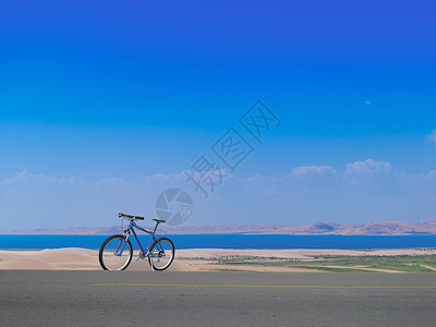 环青海湖骑行高清图片