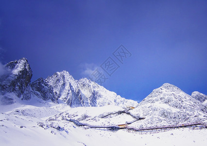 玉龙雪山丽江三人行高清图片