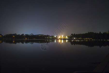 夜景湖水图片