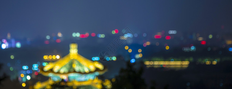 三项温暖模糊的夜景背景