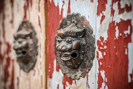 百年传承中国风破旧的红门背景