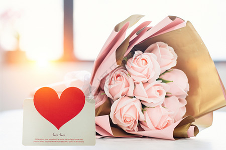 玫瑰花背景装饰小提琴前摆放的七夕礼物花篮背景