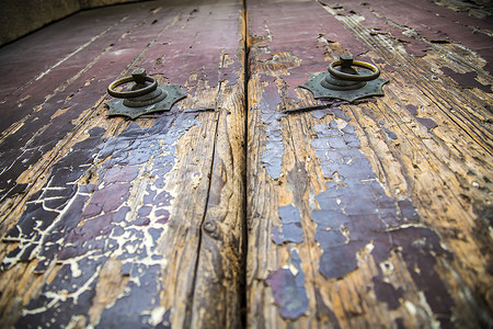 破旧的门百年的红门背景