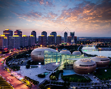 郑州CBD   河南艺术中心   千禧广场  如意湖背景图片