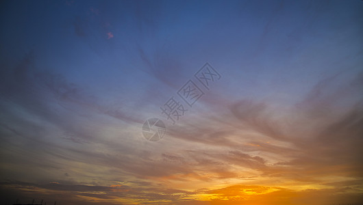 蓝色顶灯光圈黄昏的天空背景