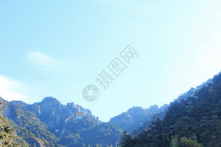 高山房屋素材蓝天白云下的山谷高山背景