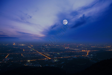 月与云中秋·京城背景