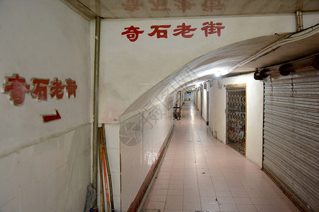 上海古玩市场和平时代，战时应备防空洞在当今的用途背景