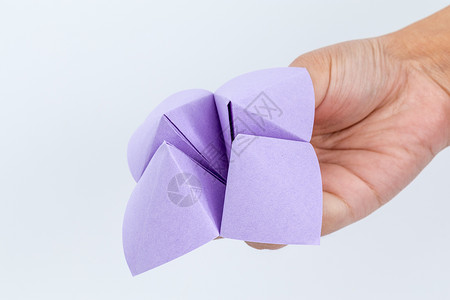 紫色折纸标签紫色东南西北手折童年背景