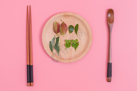清新木筷木盘树叶创意摆拍高清图片
