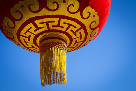 装饰热气球庆典的红笼背景