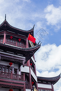 蓝天白云城隍庙红旗国庆背景图片