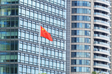 国庆红色庆典高楼前的五星红旗背景