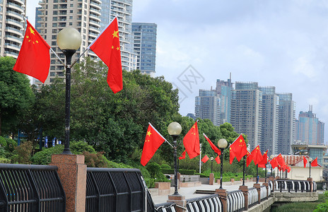 国庆假日红旗飘扬高清图片