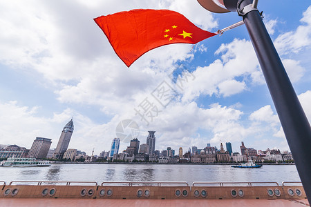 上海天空中的国旗红旗图片