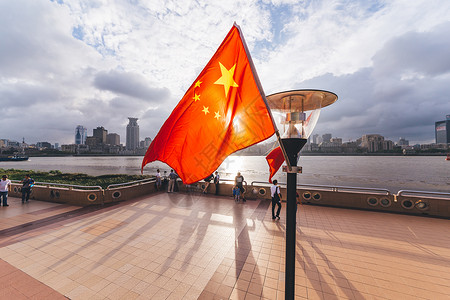 五星标志上海浦东滨江大道逆光国旗背景