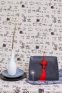 中国风节日礼品盘子红穗背景图片