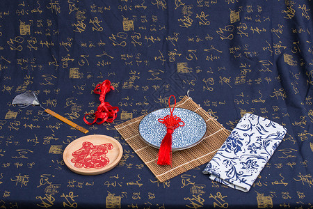 蓝色的中国结中国风传统工艺品排列摆拍背景