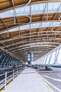 机场出口旅客下客区高清图片
