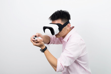 虚拟现实VR眼镜射击场景高清图片
