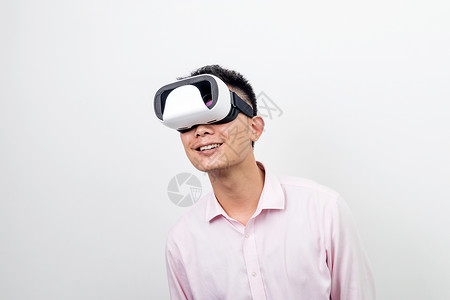 3d笑脸头戴VR眼镜探索背景