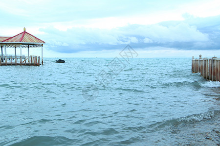 涌动海水的青海湖背景图片