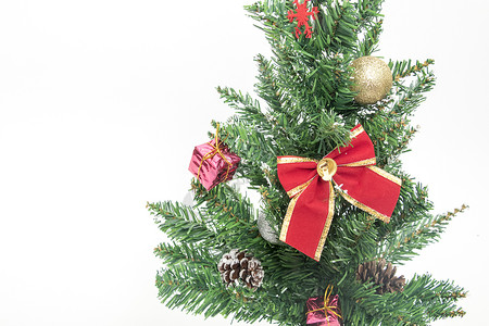 点缀满礼物的圣诞树和礼物高清图片