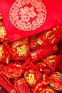 福虎临门中国春节传统饰品排列摆拍背景