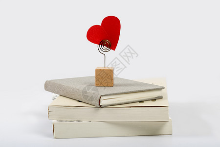 爱心教育书本与剪纸爱心背景