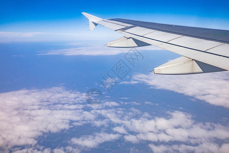 机窗外飞机机舱内拍摄机翼背景