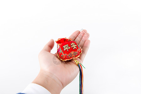 红包袋春节红包年轻男性春节礼品展示背景