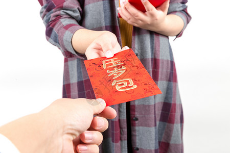 红扫帚年轻女性新年收发红包棚柏背景