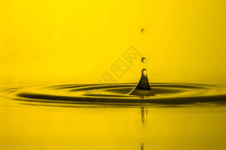 水滴符号高速通透水滴摄影背景