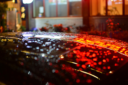 雨后的夜色迷离背景图片