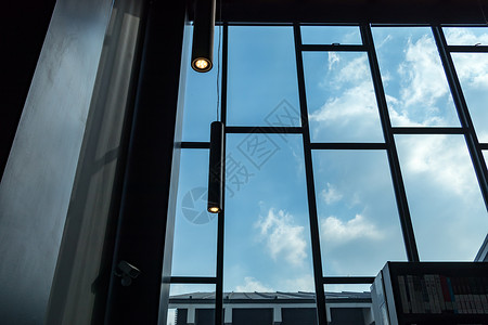 透明玻璃墙的图书馆背景图片