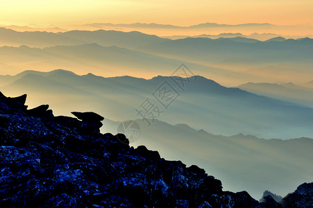 秦岭太白山背景图片