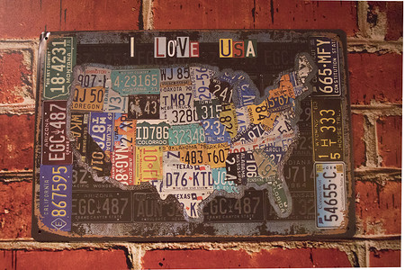 美国纽约州地图复古红墙装饰背景