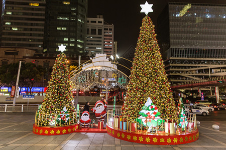 圣诞树夜景商场夜景圣诞树温馨装扮背景