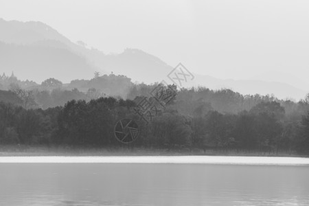 手机摄影，记录冬天雾中的西湖背景图片