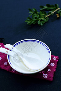 空碗碗筷空布景高清图片